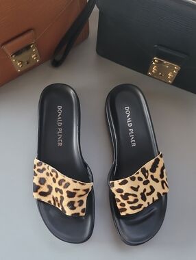 Donald Pliner Fifi Leopard Print Leather Pony Hair Wedge Thong Sandals 8.5